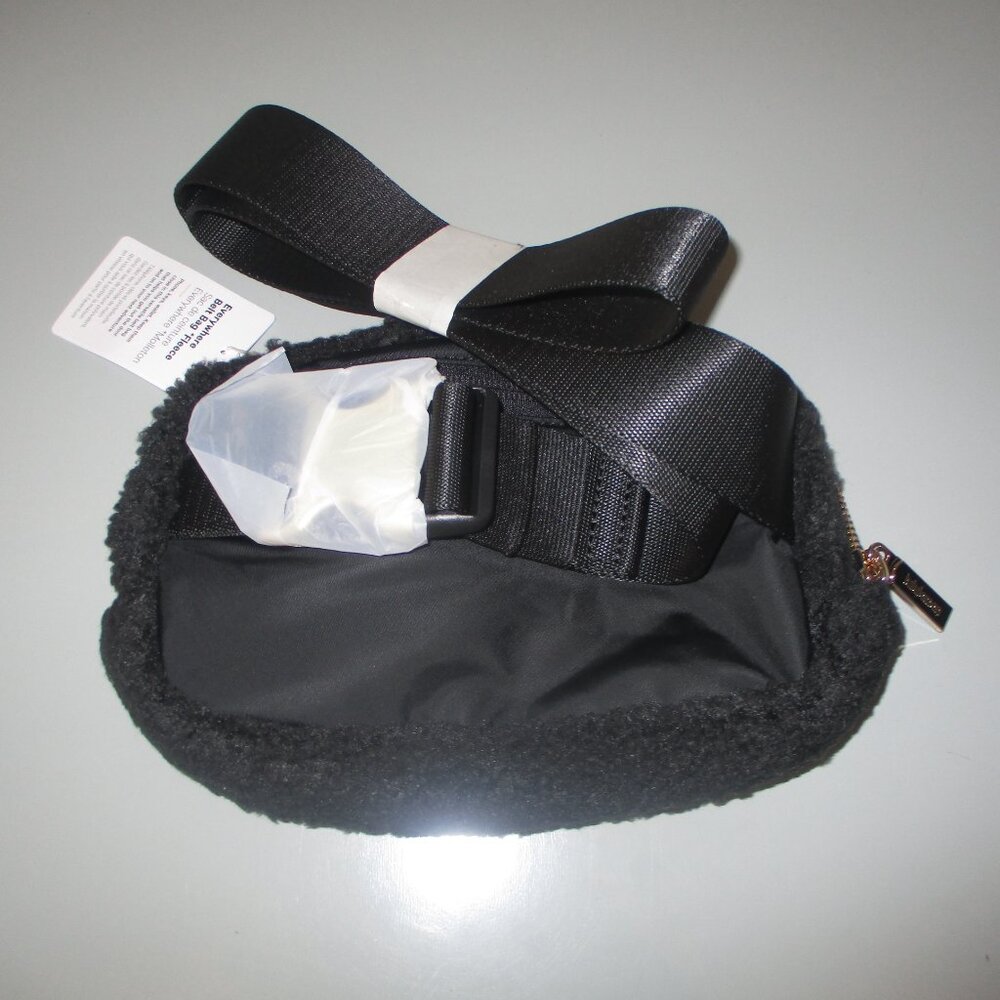 Lululemon Everywhere Fleece Belt Bag Black & Gold - NWT - Picture 3 of 8